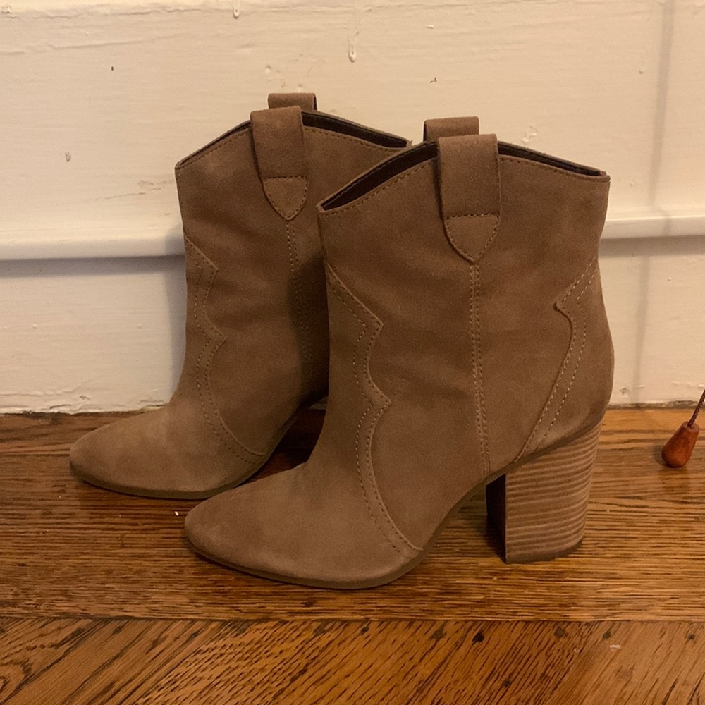 Tan Suede Aerosoles Western Style Booties, Size 7